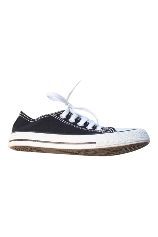 A Black Sneakers from Converse in size 6T for boy. (Front View)