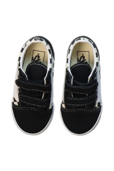 A Black-White Sneakers from Vans in size 3T for neutral. (Back View)