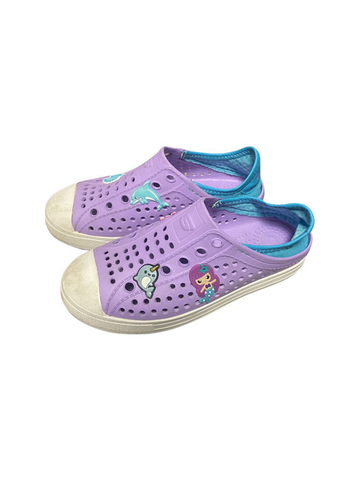 A Purple Aqua Shoes from Skechers in size 7Y for girl. (Back View)