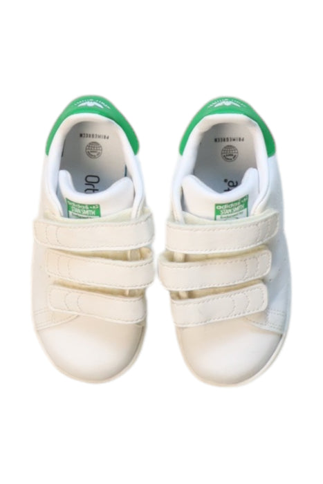 A White Sneakers from Adidas in size 4T for neutral. (Back View)