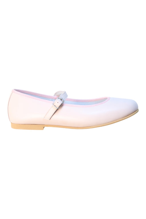 A White Flats from Amaia in size 9Y for girl. (Front View)