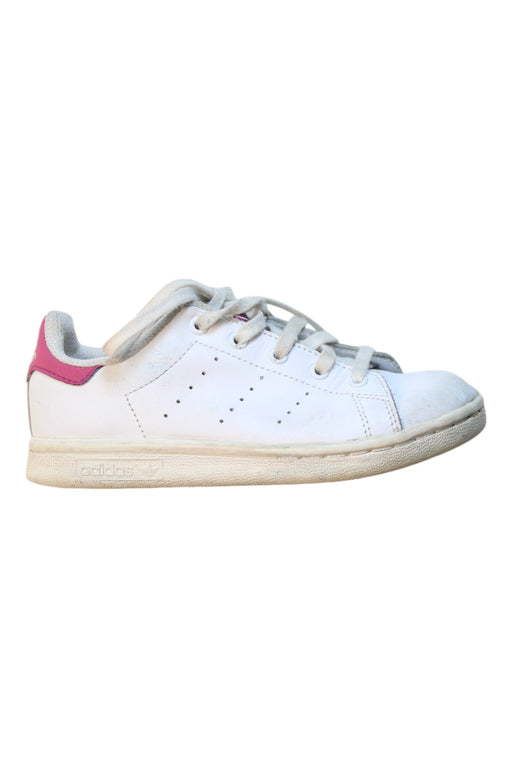 A White Sneakers from Adidas in size 5T for girl. (Front View)