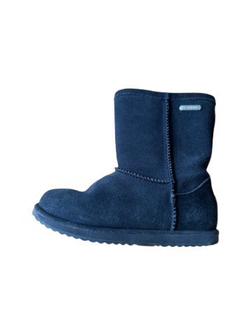 A Navy Winter Boots from EMU Australia in size 5T for neutral. (Back View)