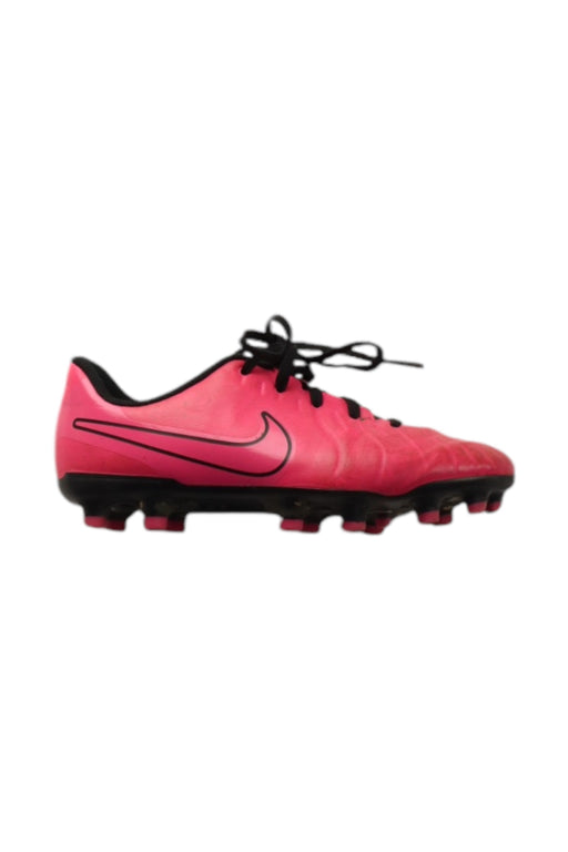 A Pink Cleats/Soccer Shoes from Nike in size 7Y for boy. (Front View)