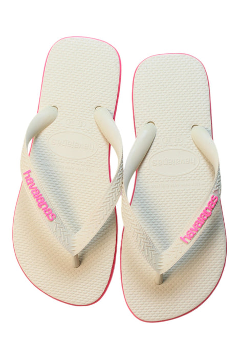 A Pink Flip Flops from Havaianas in size 12Y for girl. (Back View)