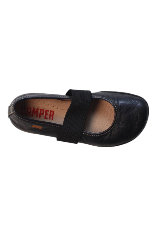 A Black Flats from Camper in size 5T for girl. (Front View)