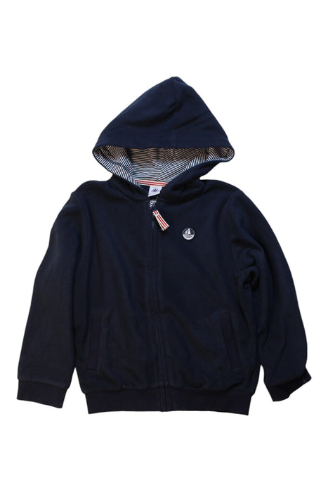 A Navy Hooded Sweatshirts from Petit Bateau in size 6T for boy. (Front View)