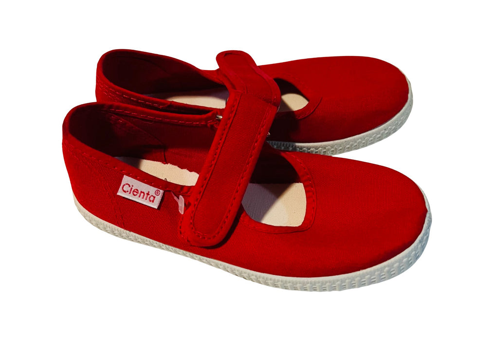 A Red Flats from Cienta in size 5T for girl. (Back View)