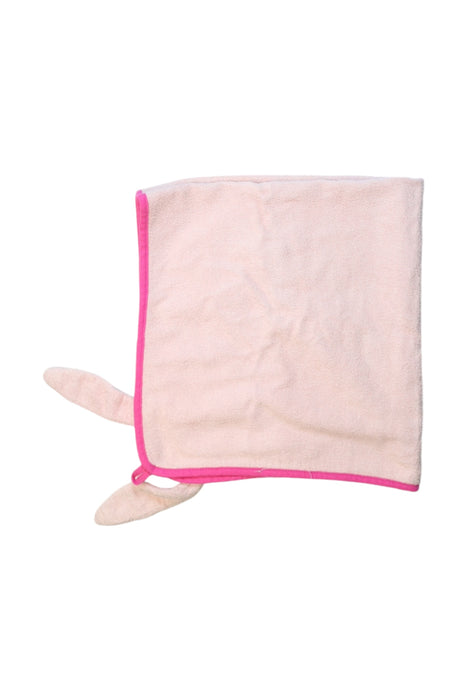 A Pink Towels from Snapkis in size Newborn for girl. (Back View)