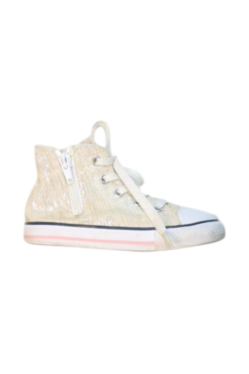 A White Sneakers from Converse in size 3T for girl. (Front View)