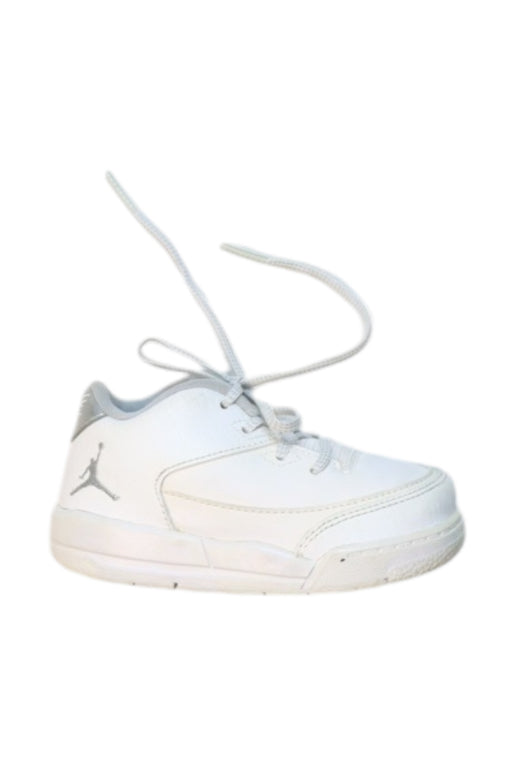 A White Sneakers from Air Jordan in size 18-24M for neutral. (Front View)