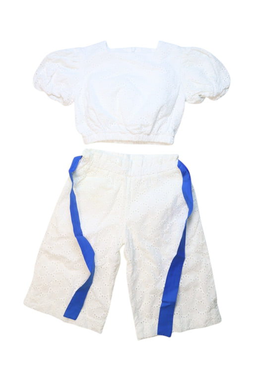 A White Shorts Sets from Nanan in size 2T for girl. (Front View)