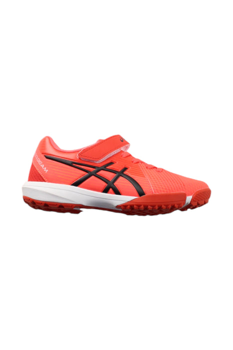 A Red Sneakers from ASICS in size 7Y for neutral. (Front View)