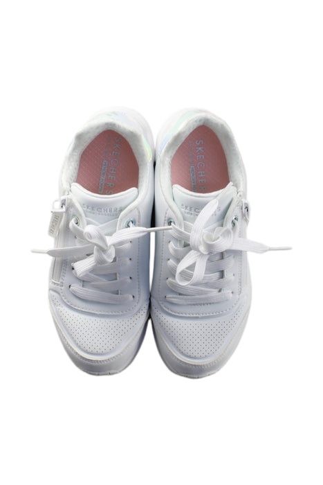 A White Sneakers from Skechers in size 7Y for neutral. (Back View)