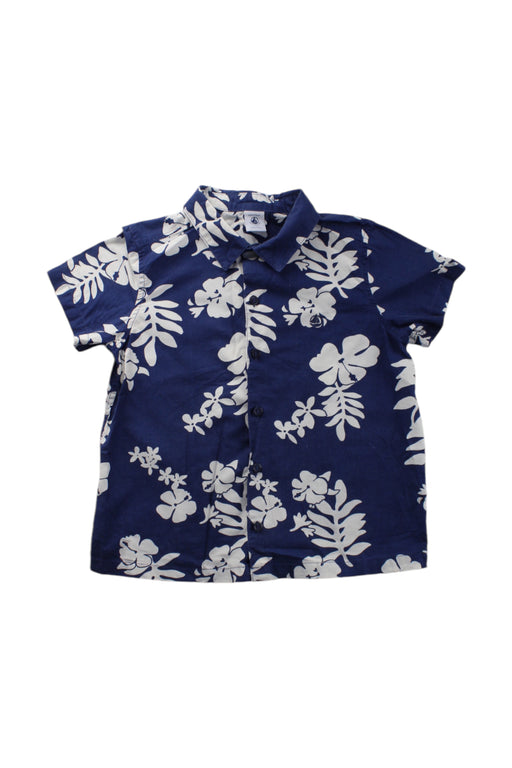 A Navy Short Sleeve Shirts from Petit Bateau in size 6T for boy. (Front View)