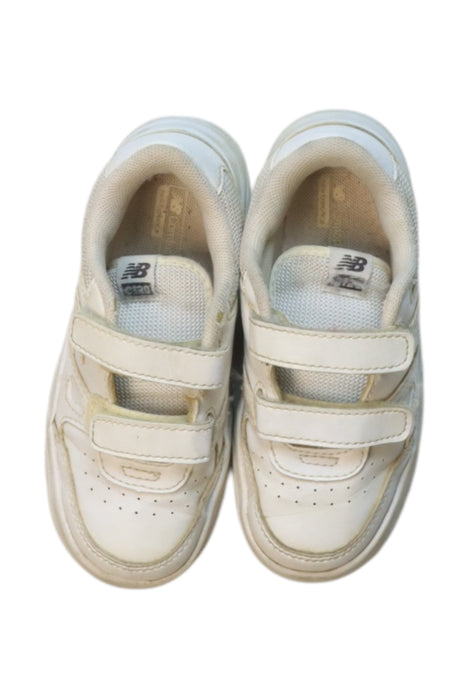 A White Sneakers from New Balance in size 5T for neutral. (Back View)