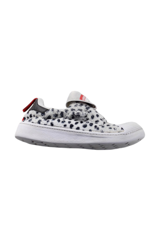 A White Sneakers from Adidas in size 6T for neutral. (Front View)