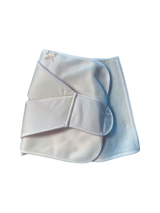 A White Maternity Support from Inujirushi in size XL for neutral. (Front View)