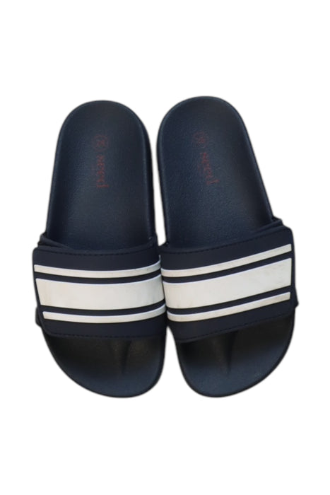 A Navy Sandals from Seed in size 5T for neutral. (Back View)