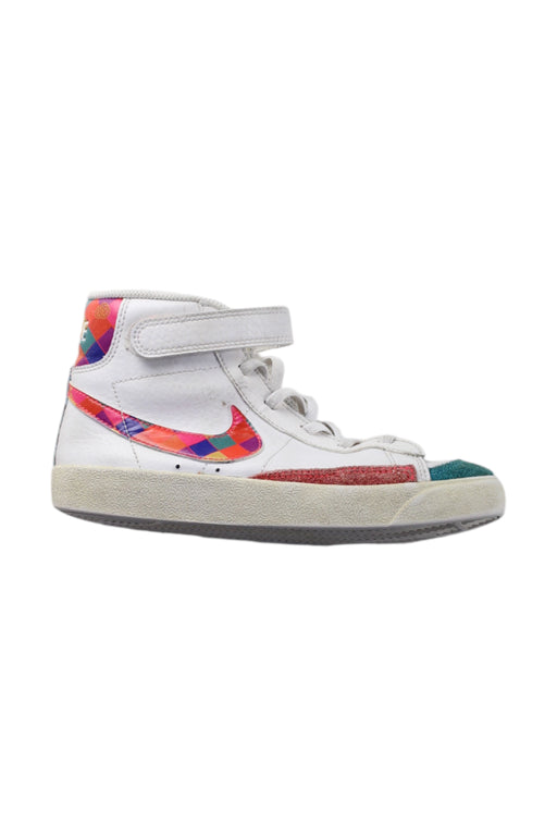 A Multicolour Sneakers from Nike in size 7Y for neutral. (Front View)