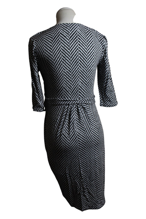 A Black Long Sleeve Dresses from Mothers en Vogue in size S for maternity. (Back View)