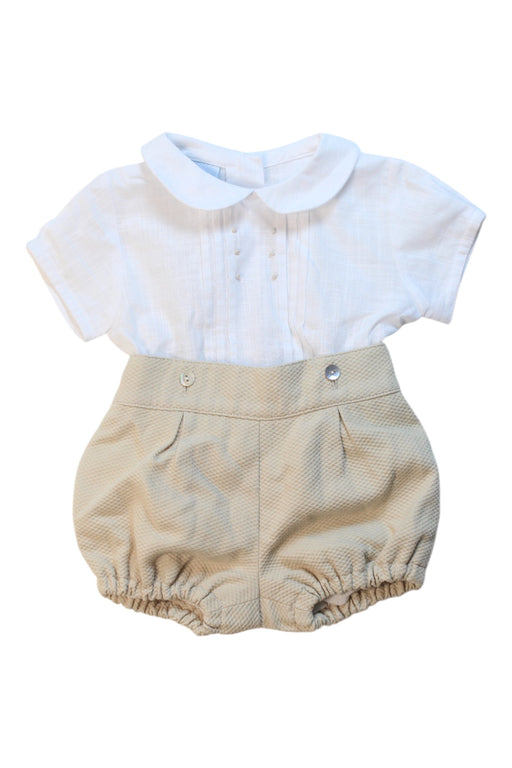 A White Shorts Sets from Artesania Granlei in size 3-6M for boy. (Front View)