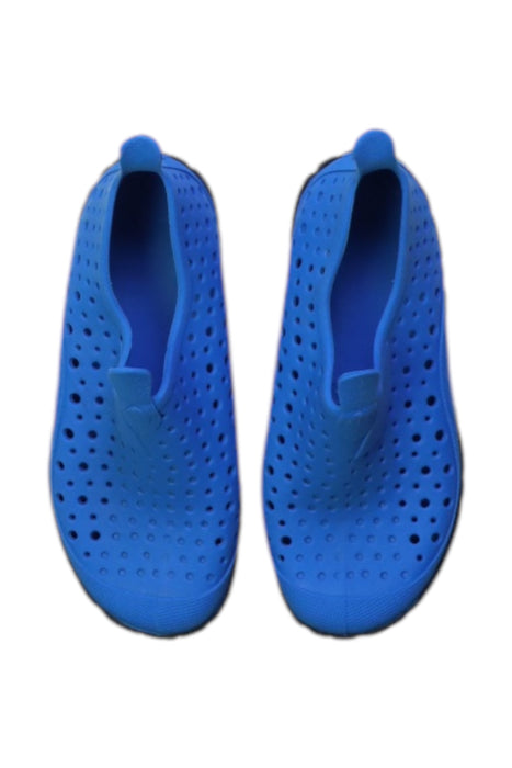 A Blue Aqua Shoes from Speedo in size 5T for neutral. (Back View)