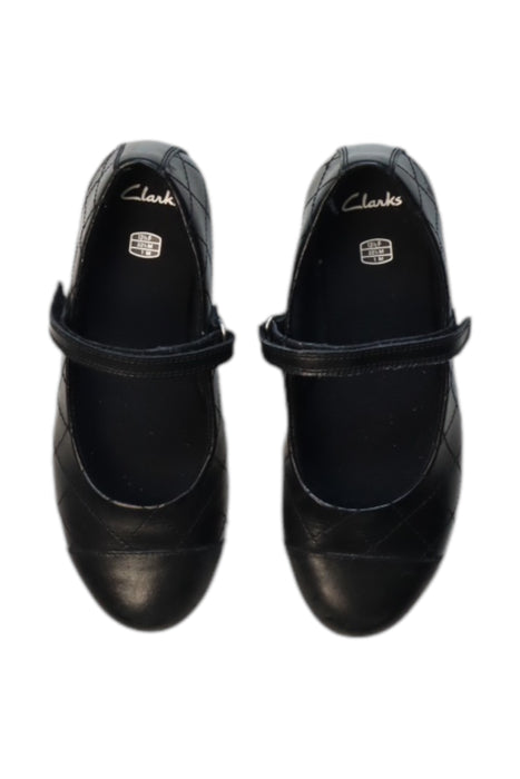 A Black Flats from Clarks in size 7Y for girl. (Back View)