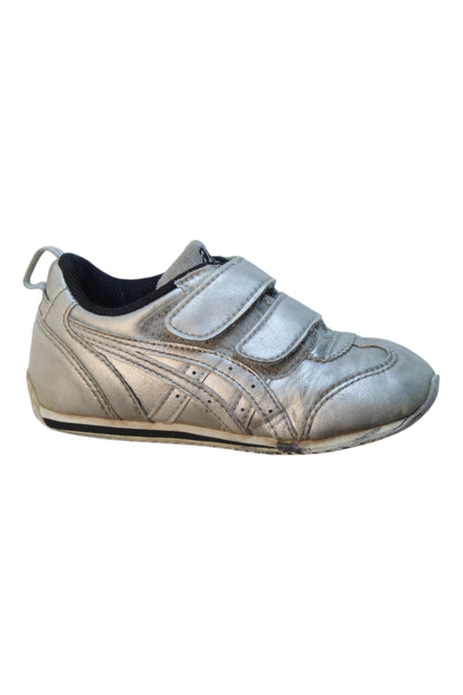 A Silver Sneakers from ASICS in size 3T for boy. (Front View)