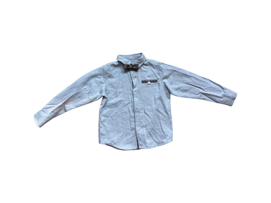 A Grey Long Sleeve Shirts from Chickeeduck in size 2T for boy. (Front View)