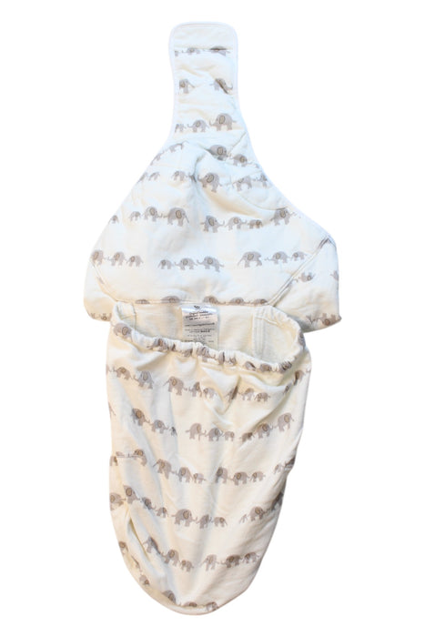 A Ivory Swaddles from Ergobaby in size Newborn for neutral. (Front View)