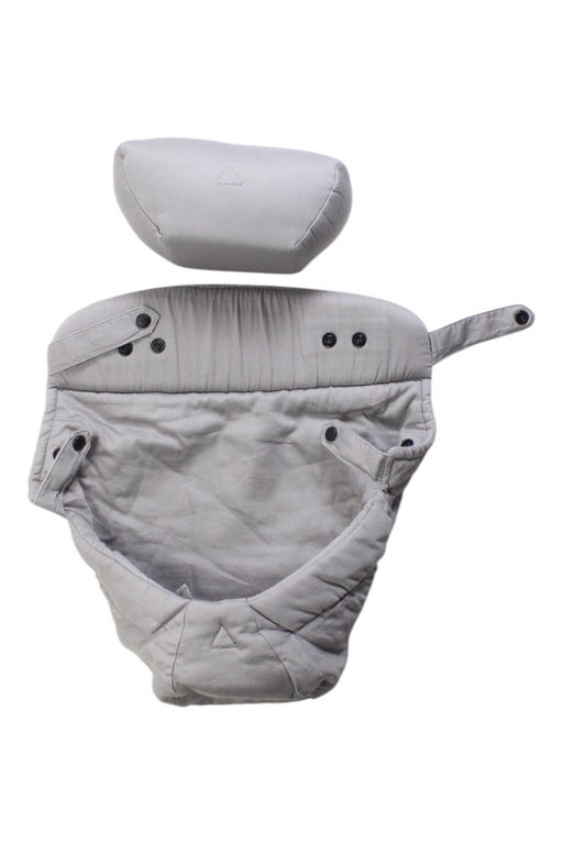 A Grey Baby Carriers from Ergobaby in size 3-6M for neutral. (Front View)