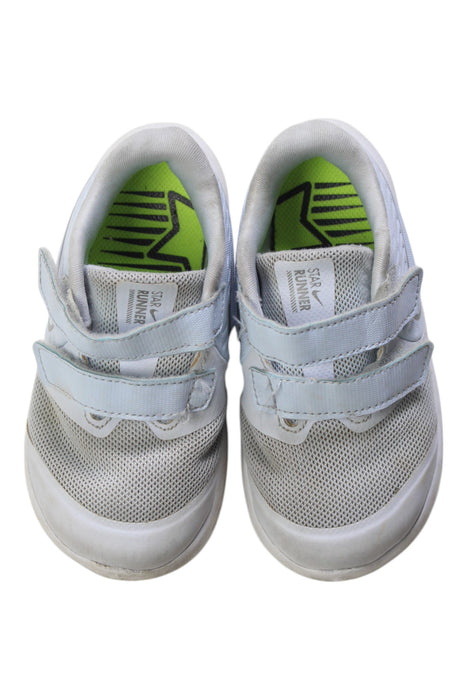 A White Sneakers from Nike in size 3T for girl. (Back View)