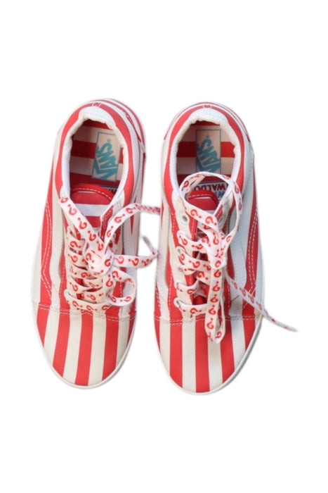 A Red Sneakers from Vans in size 9Y for girl. (Back View)