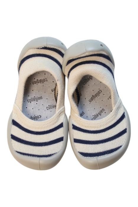 A White Slip Ons from Collegien in size 4T for girl. (Back View)