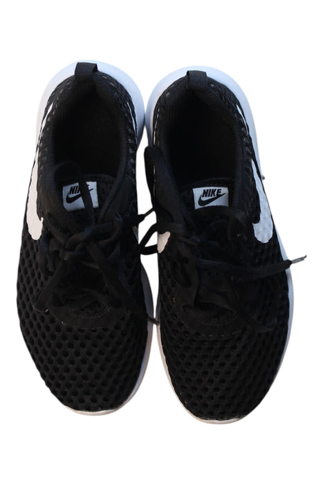 A Black Sneakers from Nike in size 11Y for boy. (Back View)