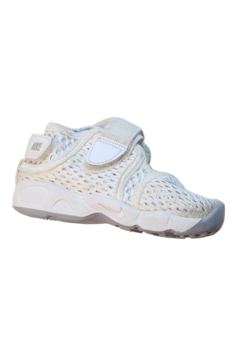 A White Sneakers from Nike in size 12-18M for girl. (Front View)