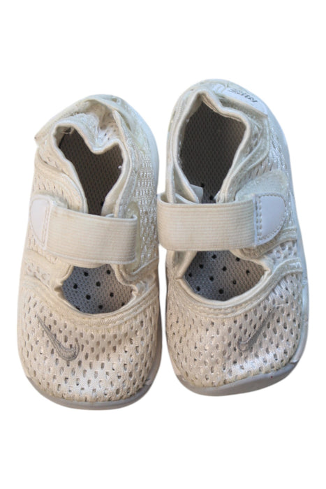A White Sneakers from Nike in size 12-18M for girl. (Back View)