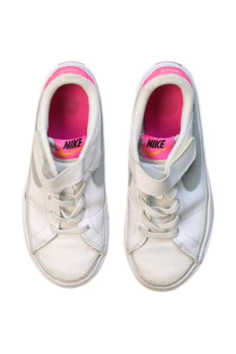 A White Sneakers from Nike in size 6T for girl. (Back View)