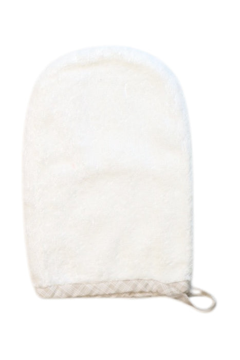 A White Towels from Stokke in size O/S for neutral. (Back View)