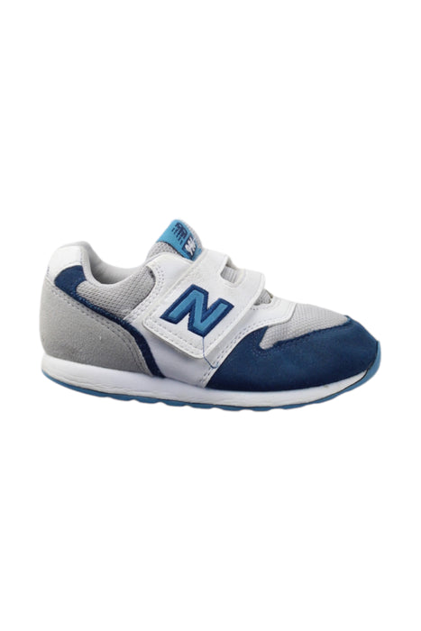 A Navy Sneakers from New Balance in size 3T for neutral. (Front View)