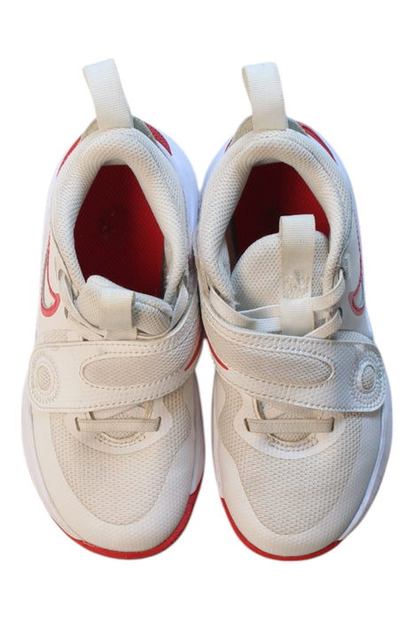 A White Sneakers from Nike in size 5T for boy. (Back View)