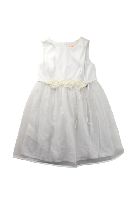 A White Sleeveless Dresses from Momonittu in size 6T for girl. (Front View)