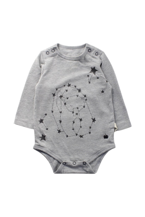 A Grey Long Sleeve Bodysuits from The Bonnie Mob in size 2T for neutral. (Front View)