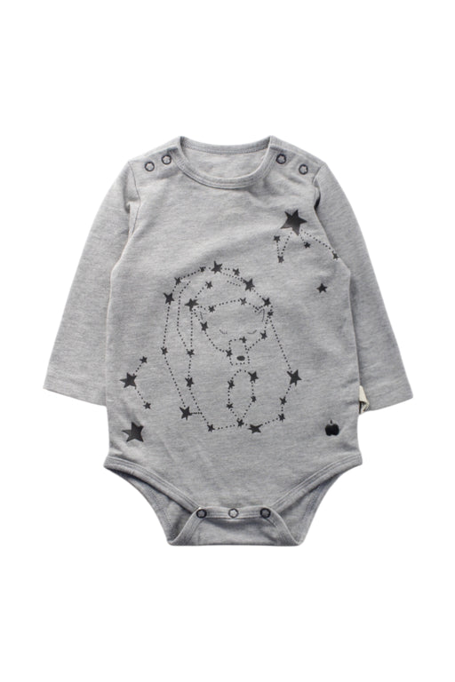 A Grey Long Sleeve Bodysuits from The Bonnie Mob in size 2T for neutral. (Front View)