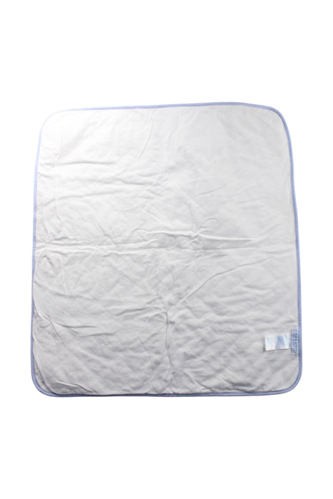 A White Blankets from Nicholas & Bears in size O/S for neutral. (Back View)