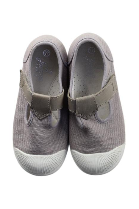 A Grey Flats from Jacadi in size 4T for neutral. (Back View)