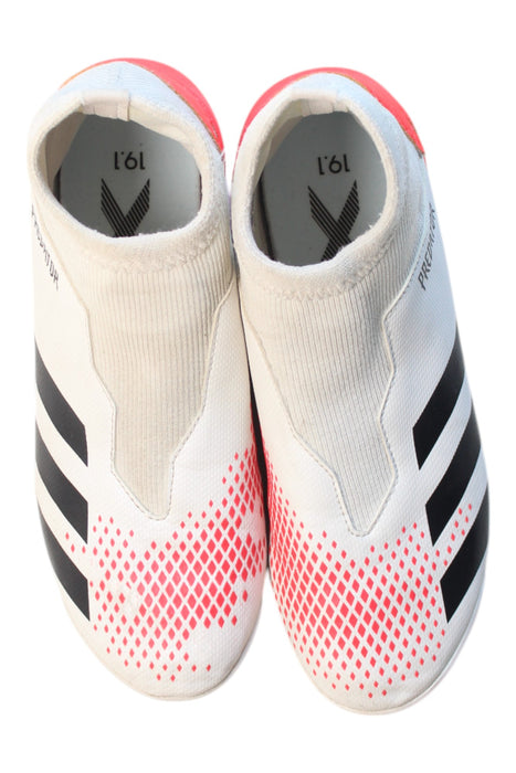 A White Cleats/Soccer Shoes from Adidas in size 6T for boy. (Back View)