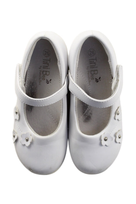 A White Flats from Paralleibee in size 4T for girl. (Back View)
