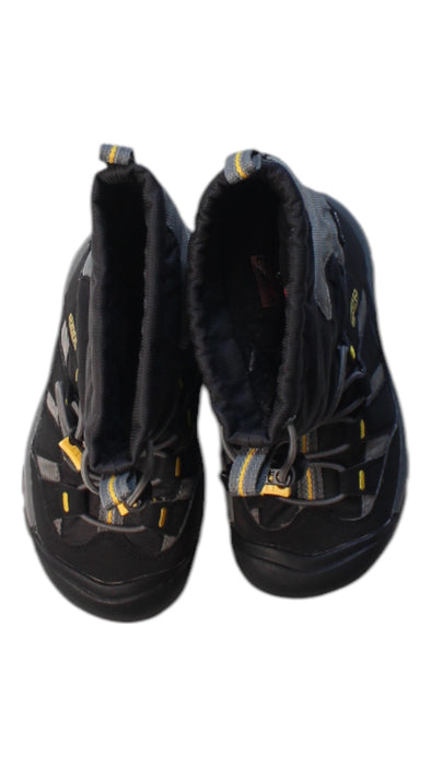 A Black Winter Boots from Keen in size 6T for neutral. (Back View)